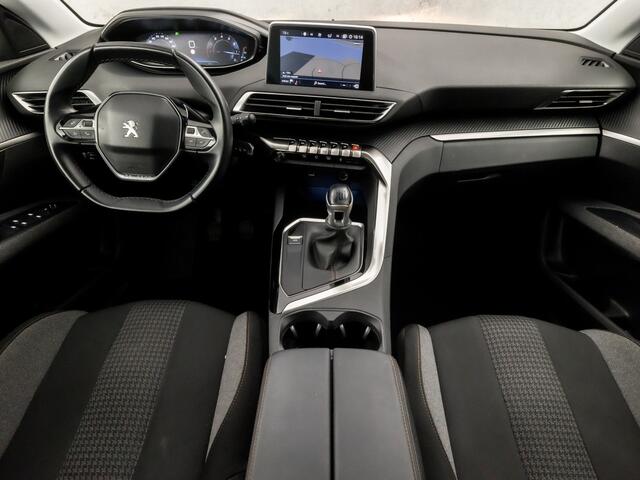 Peugeot 5008 1.2 PureTech Sport 7 Persoons (APPLE CARPLAY, GROOT NAVI, PARKEERSENSOREN, SPORTSTOELEN, CRUISE, LANE ASSIST, NIEUWE APK, NIEUWSTAAT)