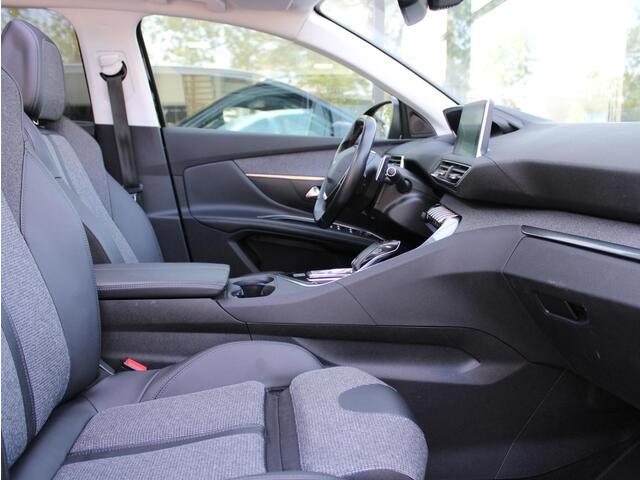 Peugeot 5008 1.2 PureTech Premium Avantage Automaat | Navi / Panoramadak / Camera