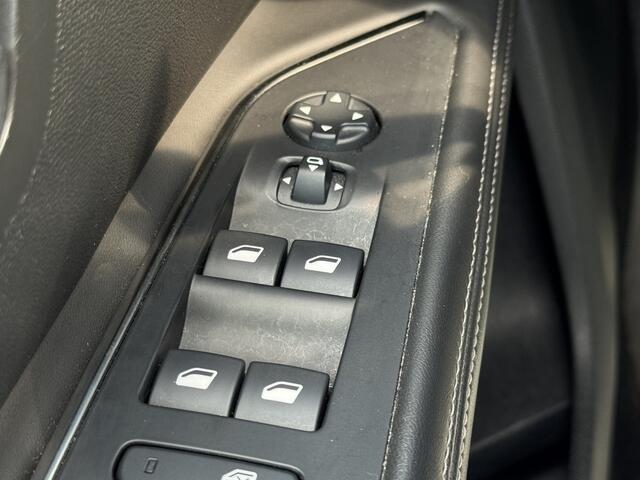 Peugeot 5008 1.2 Allure 7 zits Automaat Prijs Inclusief Onderhoud & 12 Maand BOVAG Garantie Keyless | Pano | Trekhaak | Camera
