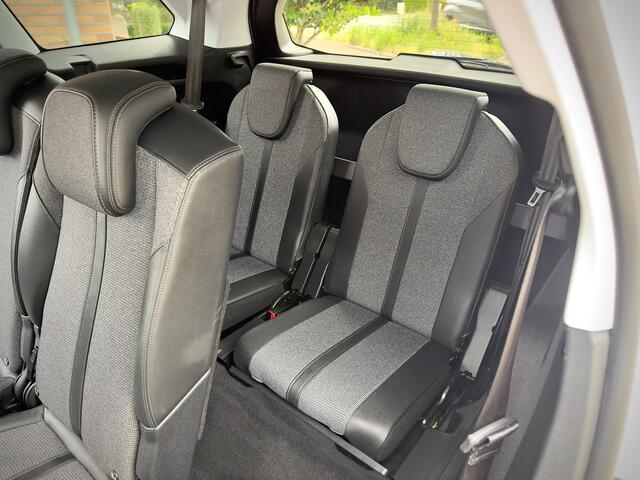 Peugeot 5008 1.2 AUT8 PURE TECH BLUE PREMIUM 131PK 7PERS LEDER NAVI CAMERA DIGI-DASH APPLE-CARPLAY LED LMV PDC