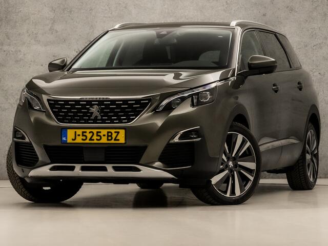 Peugeot 5008 1.2 PureTech Deluxe 7 Persoons Automaat (PANORAMADAK, APPLE CARPLAY, MEMORY SEATS, LEDER, STOELVERWARMING, 360 CAMERA, SPORTSTOELEN, LED KOPLAMPEN, GETINT GLAS, TREKHAAK, NIEUWSTAAT)