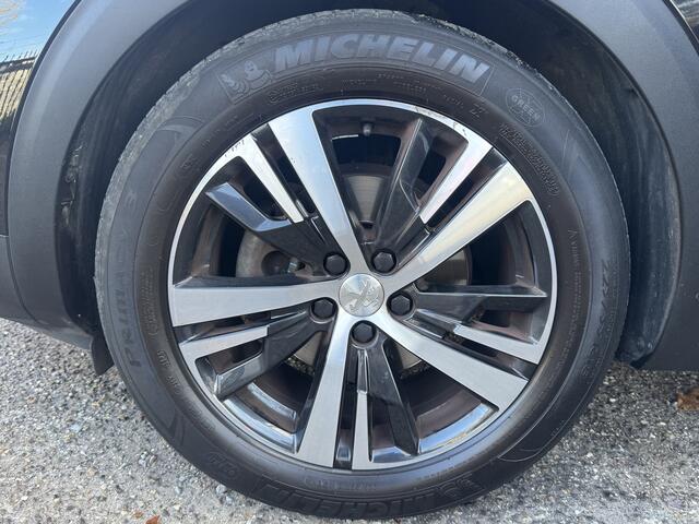 Peugeot 5008 1.2 PureTech Allure // 7 PERSOONS!! // NAVI // CAMERA // CLIMA // CRUISE // LEDER // DODENHOEK SENSOR //