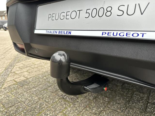 Peugeot 5008 1.2 Hybrid 145 PK Allure | Hybride Automaat | 7 Zitplaatsen | AGR Comforstoel met Stoelverwarming | Afneembare Trekhaak | Navigatie | Climate Control | Cruise Control | Parkeercamera | Keyless Entry | LED Verlichting | Dakrails | 19" Lichtmetalen Velgen |