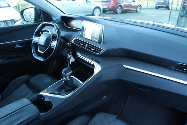 Peugeot 5008 1.2 PT ALLURE 7PERS. | PANO | CARPLAY | VIRT. COCKPIT | PDC | STOELVERW.