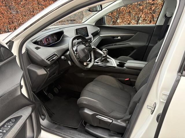 Peugeot 5008 1.2 PureTech Blue Lease Executive / NAVI / 7 PERSOONS / CRUISE