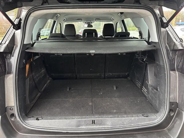 Peugeot 5008 1.2 PureTech Blue Lease Executive NL-Auto, 7 Personen, Navigatie, Parkeerhulp A., Cruise Controle, Draadloos tel. opladen, Climate controle, All Seasons banden.