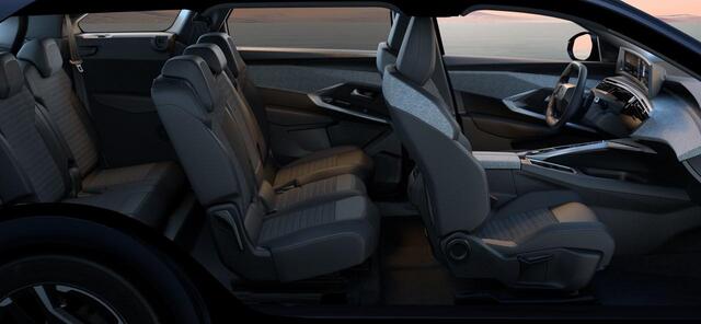 Peugeot 5008 1.6 Plug-in Hybrid 195 Allure | NIEUW | Uit voorraad leverbaar! | 83km EV Actieradius WLTP | AUTOMAAT | 7-Zits | Parkeercamera Voor & Achter | Stuurverwarming | Dodehoek Detectie |