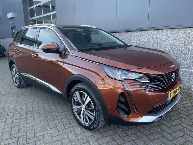Peugeot 5008 1.2 PureTech Blue Lease Allure 7 Persoons - Airco - Achteruitrijcamera - Navigatiesysteem - Trekhaak - Cruise control - Parkeersensoren voor en achter - Licht metalen velgen 19 inch - Led verlichting - Stuur multifunctioneel - Mistlampen voor - Radio - Re