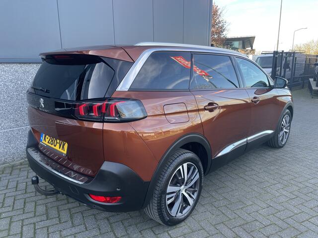 Peugeot 5008 1.2 PureTech Blue Lease Allure 7 Persoons - Airco - Achteruitrijcamera - Navigatiesysteem - Trekhaak - Cruise control - Parkeersensoren voor en achter - Licht metalen velgen 19 inch - Led verlichting - Stuur multifunctioneel - Mistlampen voor - Radio - Re
