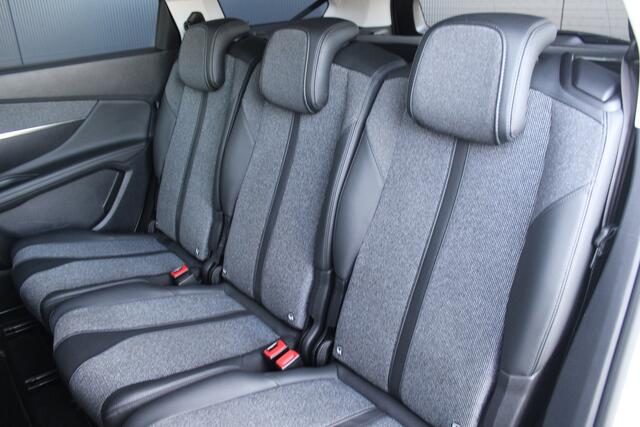 Peugeot 5008 1.2 PureTech Blue Lease Premium Automaat 7 Persoons | Panoramadak | Adaptieve cruise control | Navigatie | Apple Carplay / Android auto | Parkeersensoren rondom | Lichtmetalen velgen | Rijstrooksensor | Keyless entry + start | Rijk uitgevoerde 7 zitter! |