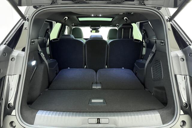 Peugeot 5008 1.6 Plug-in Hybrid 195 GT Exclusive 7-Zits l Alcantara Interieur l Elektrische Verstelbare stoelen l Verwarmde stoelen Voor + Achter l Schuif-Kantel Dak l 360 Camera l Matrix-LED l Elektrische Kofferbak l TomTom Navigatie l Wireless Apple Carplay & Androi