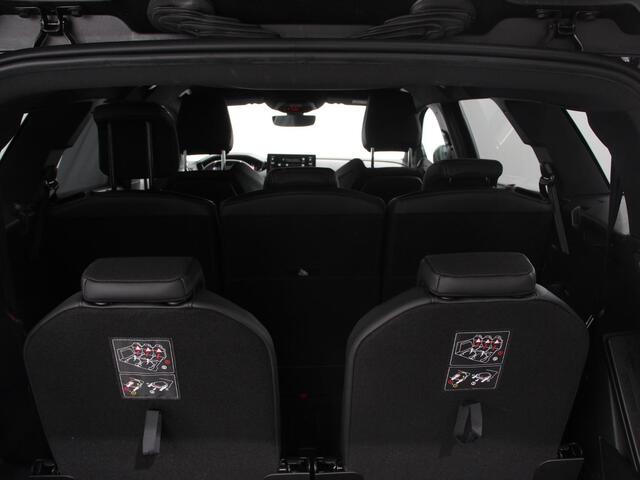 Peugeot 5008 1.2 PureTech 130pk Automaat GT Black Pack 7p Climate control Adaptive Cruise control Camera Verwarmde voorstoelen Keyless Navigatie LED Apple Carplay/ Android Auto