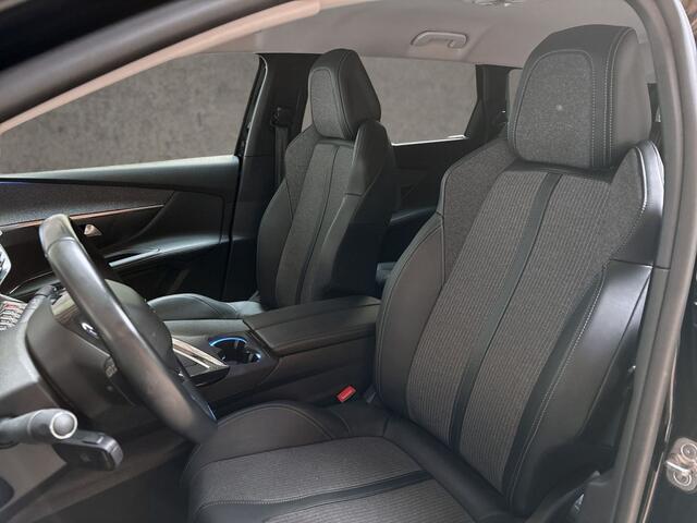 Peugeot 5008 1.2 PureTech Allure 7 Persoons (APPLE CARPLAY, GROOT NAVI, 360 CAMERA, LEDER, SPORTSTOELEN, GETINT GLAS, TREKHAAK, ELEK ACHTERKLEP, NIEUWSTAAT)