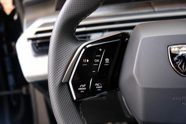 Peugeot 5008 1.2 Hybrid 145pk e-DCS6 GT 7 Persoons | Navi | App Connect | Adaptive Cruise | Panoramadak | Camera | Keyless | Stoelverwarming | Elektrische Achterklep | PDC