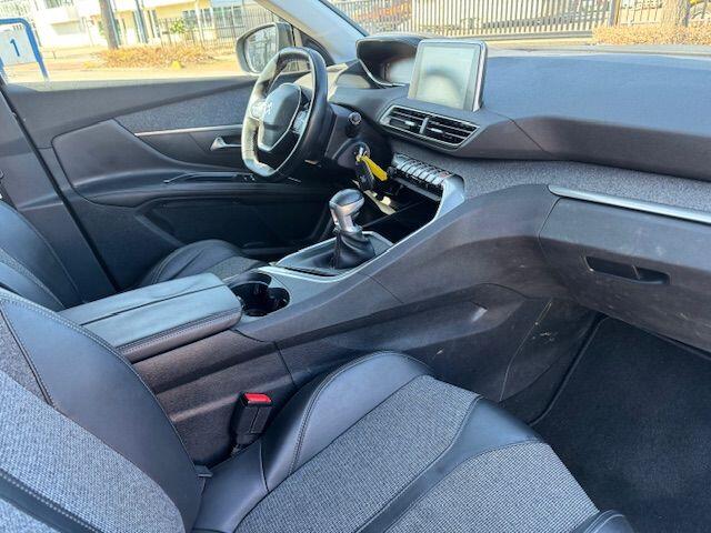 Peugeot 5008 1.2 PureTech Allure 7 Persoons Airco/ECC,Cruisecontrol,Navigatie,Half Leder