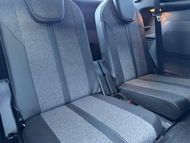 Peugeot 5008 1.2 PureTech Allure 7 Persoons Airco/ECC,Cruisecontrol,Navigatie,Half Leder