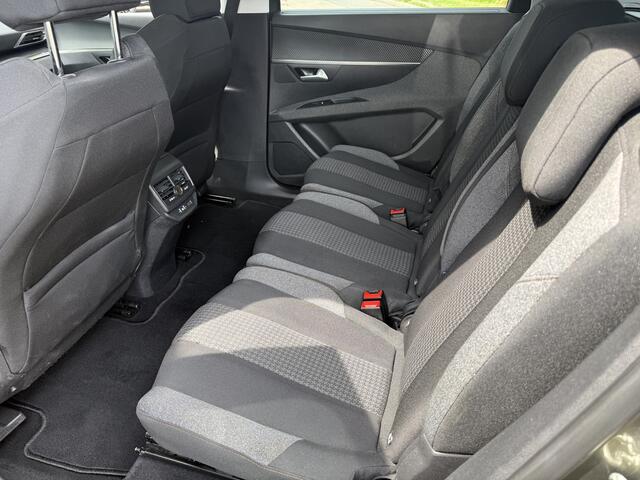 Peugeot 5008 1.2 PureTech Blue Lease Executive ** Trekhaak ** 7-persoons ** Navigatie ** NAP!!