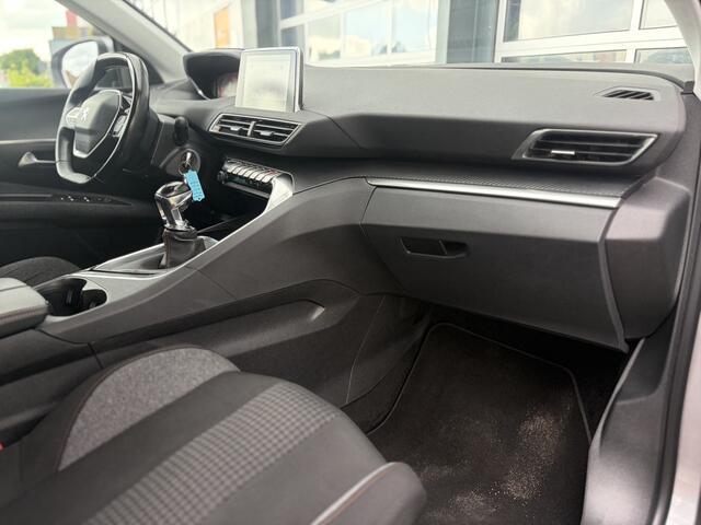 Peugeot 5008 1.2 PureTech Blue Lease Executive 130pk | 7-Persoons | Achteruitrijcamera | Bluetooth | Cruise control | Isofix bevestiging voor kinderzitjes | Navigatiesysteem full map | Parkeersensor voor en achter | Trekhaak met afneembare kogel | Zeer nette auto!