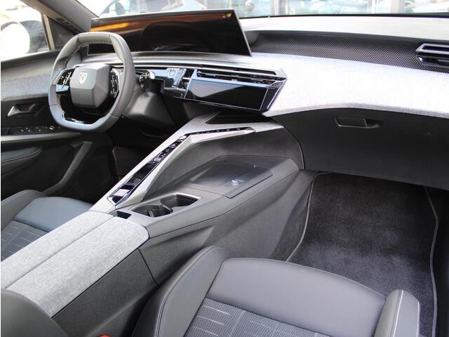 Peugeot 5008 1.2 Hybrid 145 GT 7p | Navi / Camera / Climate