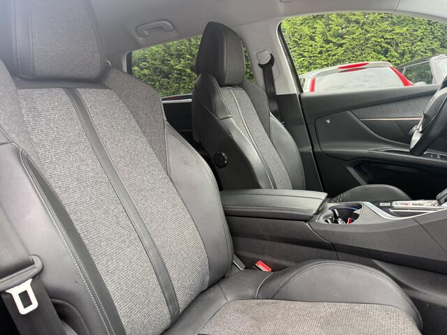 Peugeot 5008 130pk PT Allure Aut. 7p., Camera | 19inch | Navi