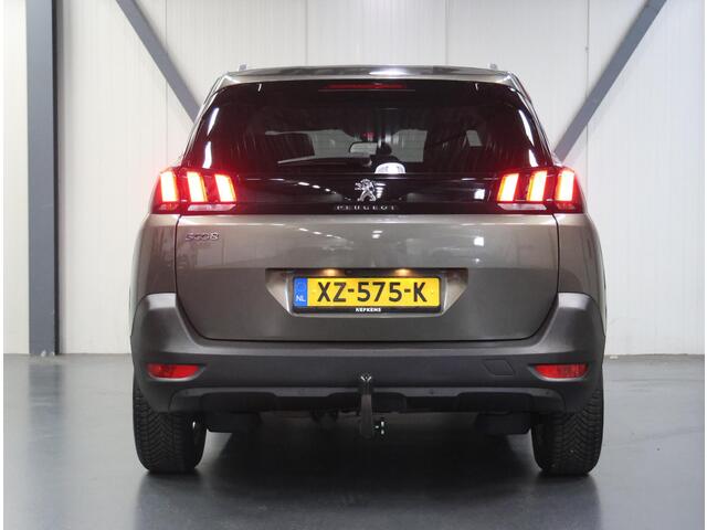 Peugeot 5008 1.2 130PK Active | 2de eigenaar | AppleCarplay/AndroidAuto | Camera | Navigatie | Cruise Control | Climate Control | 7 PERSOONS! | Isofix | Parkeersensoren | LED | Privacy Glass | Trekhaak |
