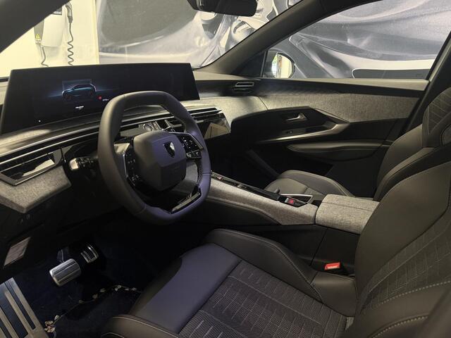 Peugeot 5008 1.6 Plug-in Hybrid 195 GT 7p | Panorama Schuif/kantel dak | Camera | Keyless | Sfeerverlichting | 2713 KM !