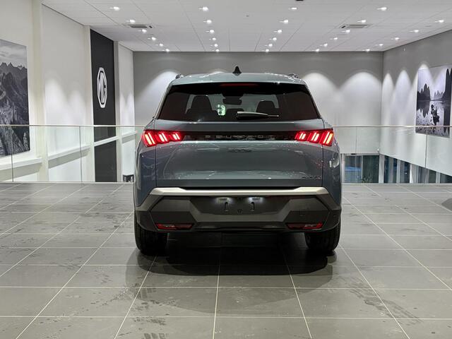 Peugeot 5008 1.6 Plug-in Hybrid 195 Allure 7p Automaat | 7-Zits | Climate Control | Full Map Navigatie | Apple Carplay / Android Auto | 360 Camera | Parkeersensoren | Bekleding Half Leder | Direct uit Voorraad Leverbaar!