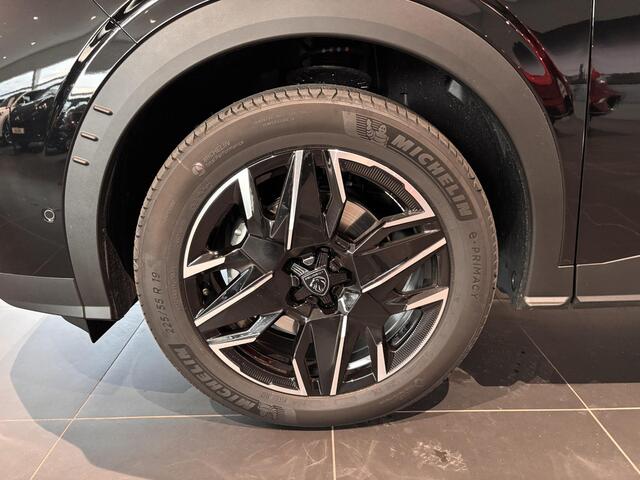Peugeot 5008 1.2 Hybrid 145 Allure 7 zitplaatsen Automaat | Climate Control | Full Map Navigatie | Apple Carplay / Android Auto | 360 Camera | Parkeersensoren | Bekleding Half Leder