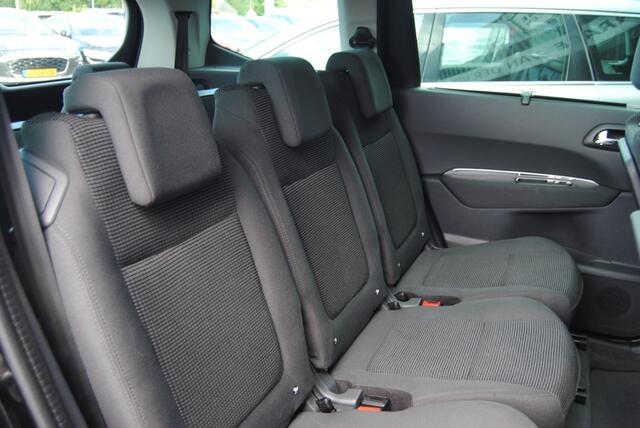 Peugeot 5008 1.2 PureT. Style 7p.| Camera | Trekhaak | Cruise | 7 Persoons!