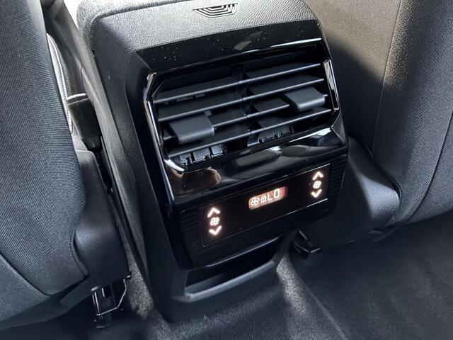 Peugeot 5008 1.2 Hybrid 145pk Allure 7persoons | Dodehoekbewaking | 18 inch LichtMetaal | Stoelverwarming | AGR stoelen