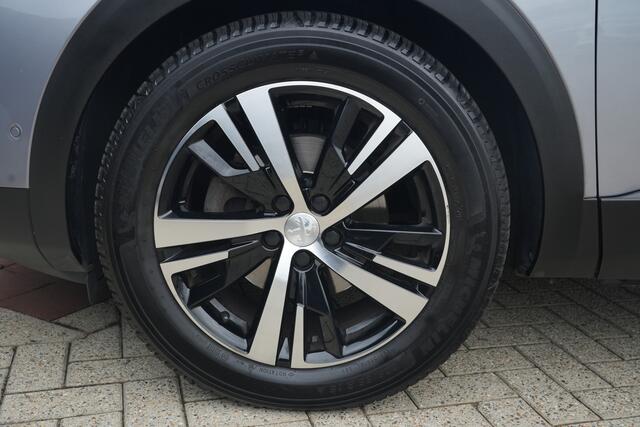 Peugeot 5008 1.2 PureTech GT | 131PK | 7-zits | Pano | Navigatie | Stoelverwarming | 360° camera Peugeot 5008 1.2 Puretech GT 131 PK met 1.2 viercilinder motor, panoramadak, 7-zits, stoelverwarming, 360° camera, navigatie, lichtmetalen velgen