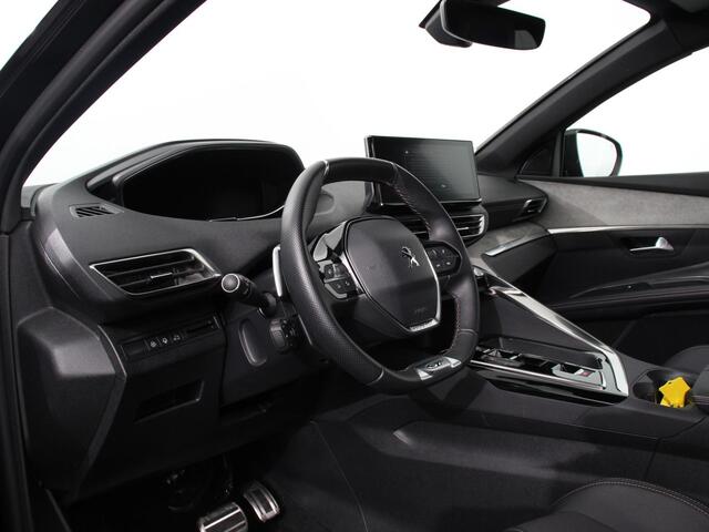 Peugeot 5008 1.2 PureTech GT Black Pack 7persoons Climate control Adaptive cruise control Achteruitrij camera Verwarmde voorstoelen Keyless Navigatie LED Apple Carplay/ Android Auto