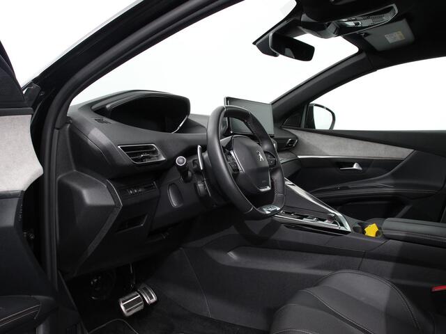 Peugeot 5008 1.2 PureTech GT Black Pack 7persoons Climate control Adaptive cruise control Achteruitrij camera Verwarmde voorstoelen Keyless Navigatie LED Apple Carplay/ Android Auto