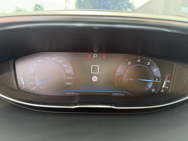 Peugeot 5008 1.2 PureTech Blue Lease Executive 7 Pers Carplay