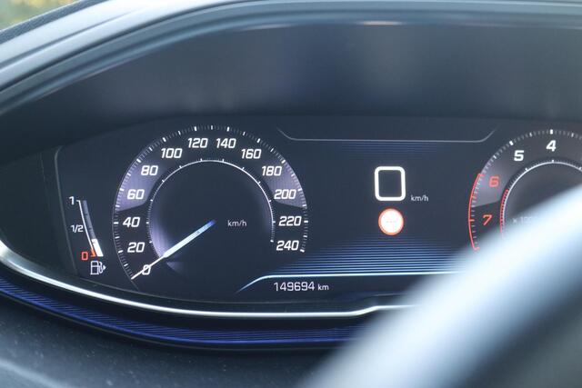 Peugeot 5008 1.2 PureTech Allure | 7 Persoons | Elektrisch glazen panorama-dak | Trekhaak | Pack Safety | Focal Audio