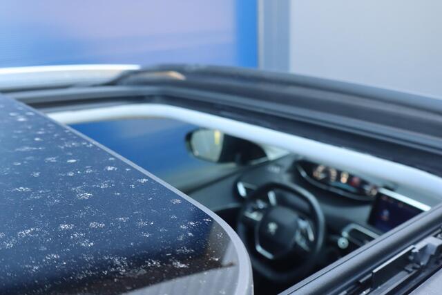 Peugeot 5008 1.2 PureTech Allure | 7 Persoons | Elektrisch glazen panorama-dak | Trekhaak | Pack Safety | Focal Audio
