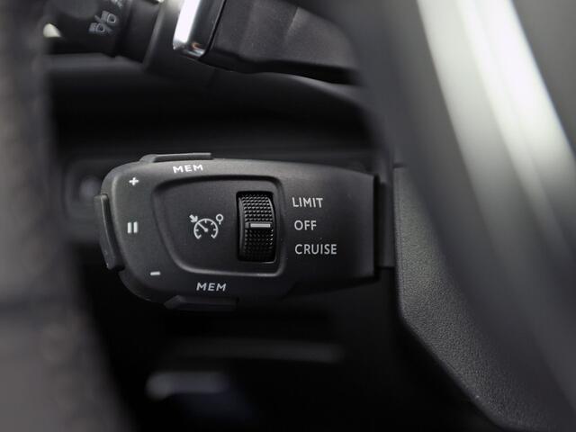 Peugeot 5008 1.2 PureTech Allure 7 Persoons Automaat (APPLE CARPLAY, GROOT NAVI, 360 CAMERA, LEDER, SPORTSTOELEN, KEYLESS, TREKHAAK, GETINT GLAS, NIEUWSTAAT) – foto 10