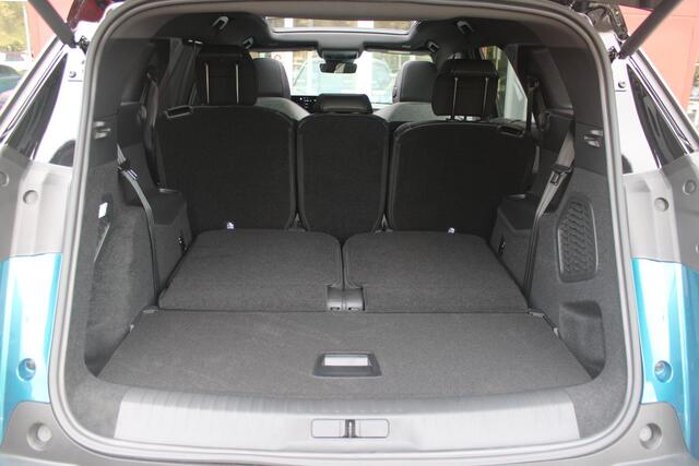 Peugeot 5008 1.2 Hybrid 145PK AUTOMAAT GT 7p | PANORAMISCH SCHUIFDAK PACK | 360° VISION & DRIVE ASSIST PLUS PACK: (360° CAMERA, BUITENSPIEGELS MET KANTELFUNCTIE, DRIVE ASSIST 2.0, DRAADLOZE TELEFOONLADER, ANTIDIEFSTALALARM) | BEKLEDING ALCANTARA/KUNSTLEDER | SEAT PACK COMFORT: (AGR BESTUUDERSSTOEL EN PASSAGIERSSTOEL ELEKTRISCH VERSTELBAAR MET MASSAGE FUNCTIE, BESTUUDERSSTOEL MET GEHEUGENFUNCTIE, BUITENSTE ZITPLAATSEN ACHTERBANK VERWARMBAAR) | GLANZEND ZWARTE DAKRAILS | BLUE OBSESSION | 19" LICHTMETALEN VELGEN "BREDA" | DRAADLOZE TELEFOONLADER | APPLE CARPLAY/ANDROID AUTO DRAADLOOS | LED MATRIX KOPLAMPEN | EXTRA GETINTE ACHTERRUITEN | 7-PERSOONS | 3-ZONE CLIMATE CONTROL | NAVIGATIE | VERWARMBAAR SUURWIEL | STOEL VERWARMING | ZWARTE HEMEL BEKLEDING | SFEER VERLICHTING | 21" ZWEVEND HD SCHERM | ELEKTRISCH BEDIENBARE ACHTERKLEP | HIGH BEAM ASSIST (ADAPTIEVE GROOTLICHTASSISTENT | – foto 9