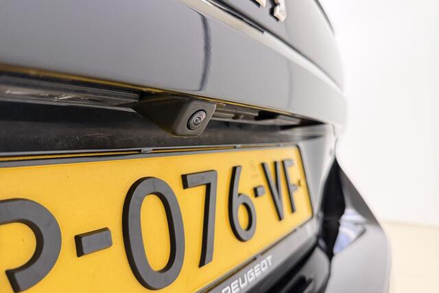 Peugeot 508 SW 1.2 PureTech GT | Achteruitrijcamera | Parkeersensoren | Full-map Navigatie | Climate control | Adaptive Cruise control | Stuurbediening | Inklapbare trekhaak | Parkeersensoren voor/achter | Verwarmde voorstoelen | Dakrails | Keyless entry | Lane-keepi