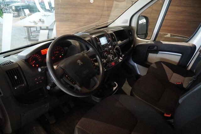 Peugeot BOXER 330 2.0 BlueHDI L1H1 Premium Pack + CAMERA / NAVIGATIE / IMPERIAAL / TREKHAAK
