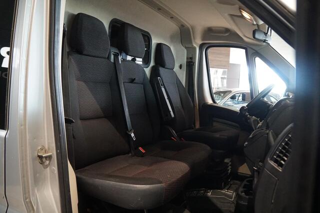 Peugeot BOXER 330 2.0 BlueHDI L1H1 Premium Pack + CAMERA / NAVIGATIE / IMPERIAAL / TREKHAAK