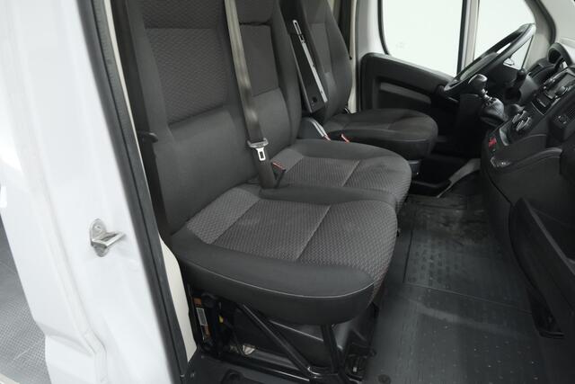 Peugeot BOXER 330 2.2 BlueHDi 120 L1H1 Premium | Trekhaak | Camera | Betimmering Laadruimte | Navigatie