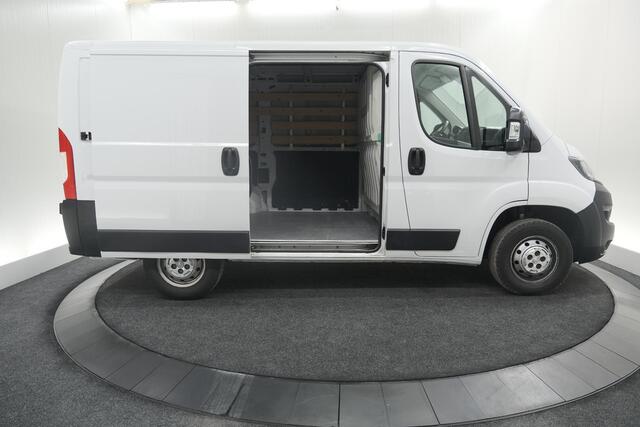 Peugeot BOXER 330 2.2 BlueHDi 120 L1H1 Premium | Trekhaak | Camera | Betimmering Laadruimte | Navigatie