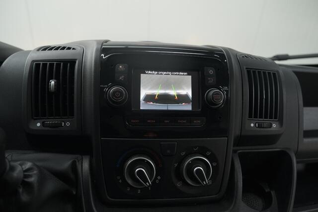 Peugeot BOXER 330 2.2 BlueHDi 120 L1H1 Premium | Trekhaak | Camera | Betimmering Laadruimte | Navigatie