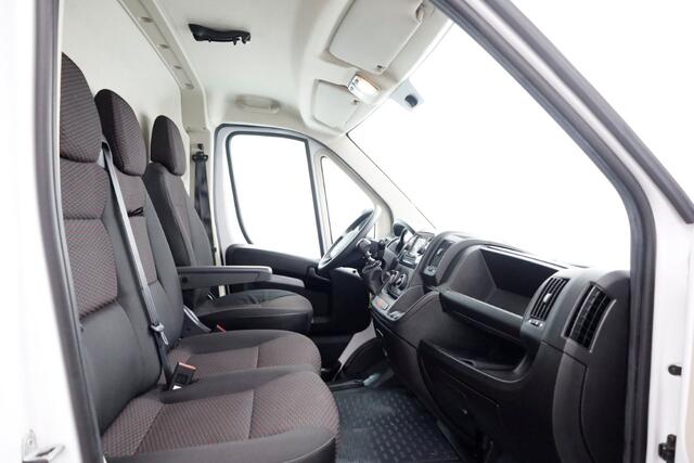 Peugeot BOXER 2.2 BlueHDi 120pk L2H2 Premium 2x Schuifdeur/Navi/Camera 12-2021