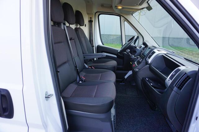 Peugeot BOXER 2.2 BlueHDi 140 L3H2 3.5t Nieuwstaat |Betimmering |Airco |Cruise |Camera |Dode-hoek sensoren |Parkeersensoren |Carplay |Android auto |3500 KG |EURO6D |1e eigenaar