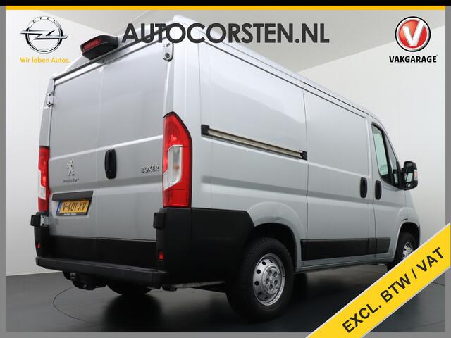 Peugeot BOXER 333 2.0HDI 111pk L1H1 3-Persoons Airco Camera Trekhaak Schuifdeur-R. Betonplex Lat-Om-Lat Premium CruiseControl ESP Elektr.Spiegels+Ramen Bluetooth Stuurbediening-Audio 2.000kg trekvermogen 300Nm/1750rpm EURO 6 1e Eigenaar