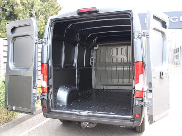 Peugeot BOXER 2.2 BlueHDi 140PK L2H2 3.5t EAT8 Automaat Navigatie, Achteruitrijcamera, Trekhaak, Climate Control, Apple Carplay, Android Auto