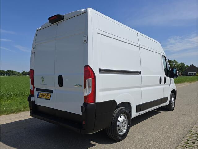 Peugeot BOXER 335 2.2 BlueHDi L2 H2 - 140 Pk - Euro 6 - Navi - ParkeerCamera - Airco - Cruise Control