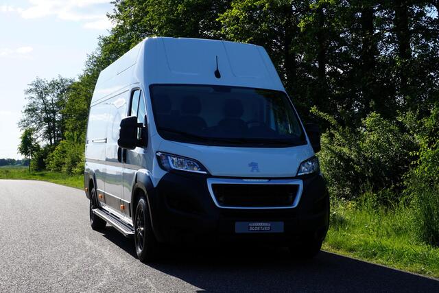 Peugeot BOXER 435 2.2 BlueHDi 165 L4H3 Zwaar Premium in Topstaat |EURO6D |Climate |Cruise |Camera |Sensoren |DAB |Carplay |Lederen stuurwiel |Dode-hoek detectie |1e eigenaar |3500 KG |165 pk |Extra hoog en lang